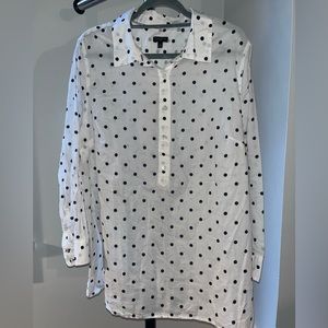 Lightweight polka dot top